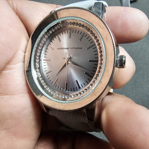 adrienne vittadini Ladies Quartz Fashion Watch Working AD11261 Silver Tone shows - Picture 4 of 9